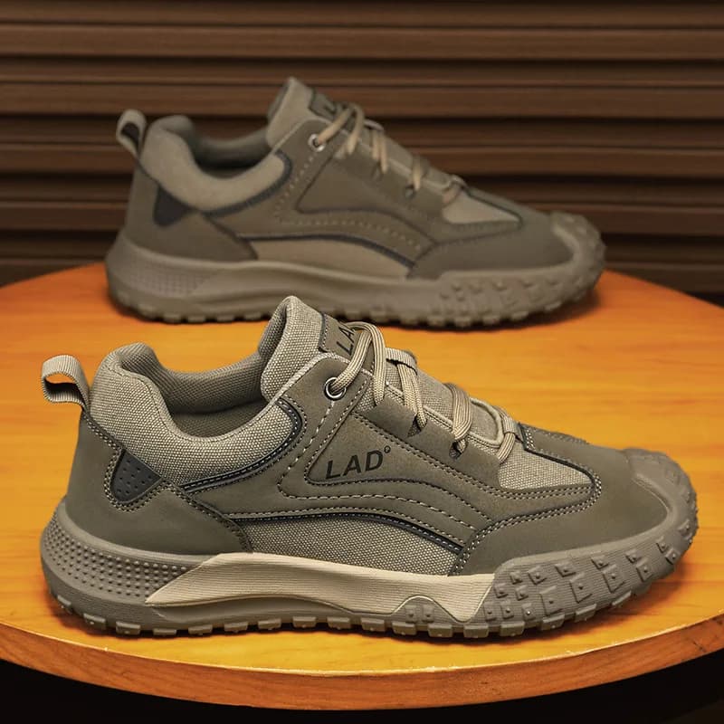 Scarpe antinfortunistiche da lavoro di nuovo stile Scarpe casual comode e versatili Scarpe antiscivolo e durevoli Sneaker da uomo in mesh traspirante autunnale