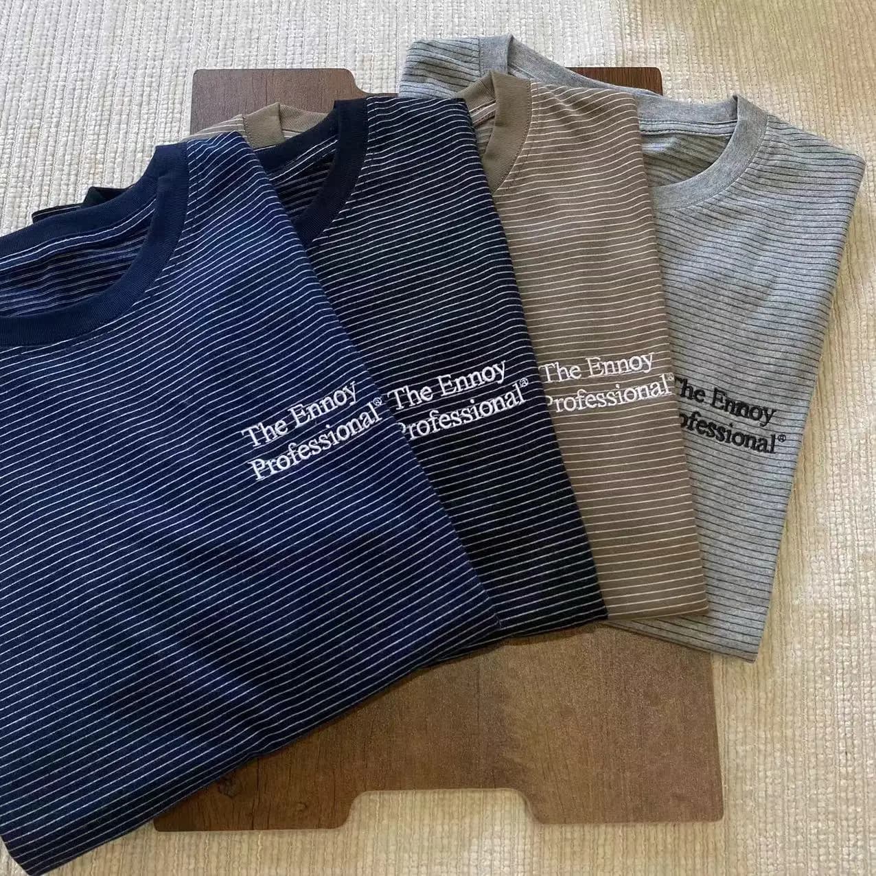 Ennoy T-shirt professionale in cotone a righe sottili in stile giapponese, girocollo, manica corta, unisex, traspirante, comoda, estiva