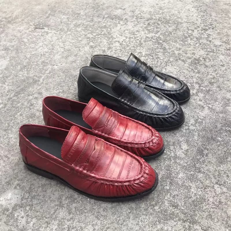 The new penny loafers are made of extremely flexible eel leather and are hand-stitched with leather lining. Genuine leather sole