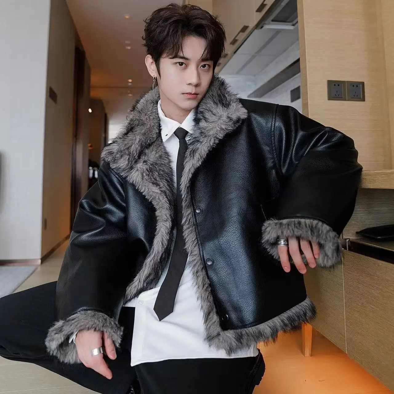 Cappotto in pelle PU alla moda e alla moda da uomo, capispalla in velluto addensato, giacca calda allentata corta stile moto, soprabito casual maschile