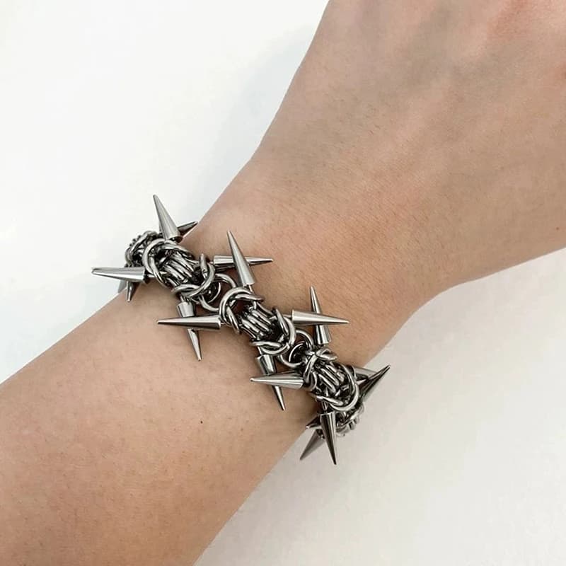 Bracciale con rivetti punk grunge rock Bracciale di nicchia cool Gioielli con ciondoli gotici Accessori hip-hop