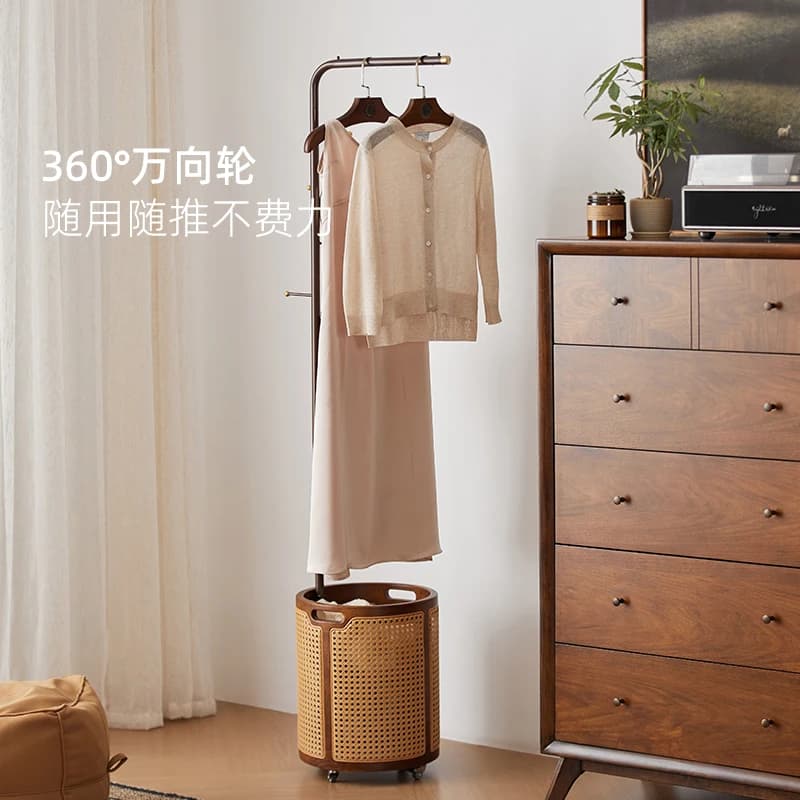 Bedroom, bedside clothes, second mesh clothes hangers, floor clothes hangers, does not occupy space, mobile hangers for entrance door