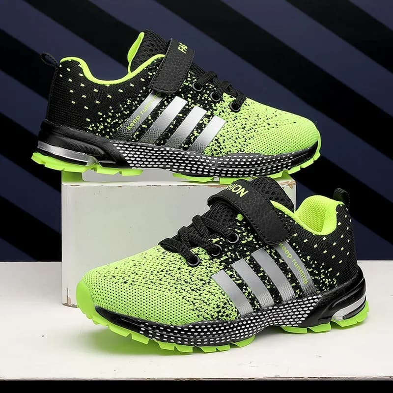 Vendita calda Verde Rosso Scarpe da corsa per bambini Estate Outdoor Traspirante Scarpe per bambini Scarpe da ginnastica Scarpe da ginnastica basse per ragazzi da 7 a 14 anni