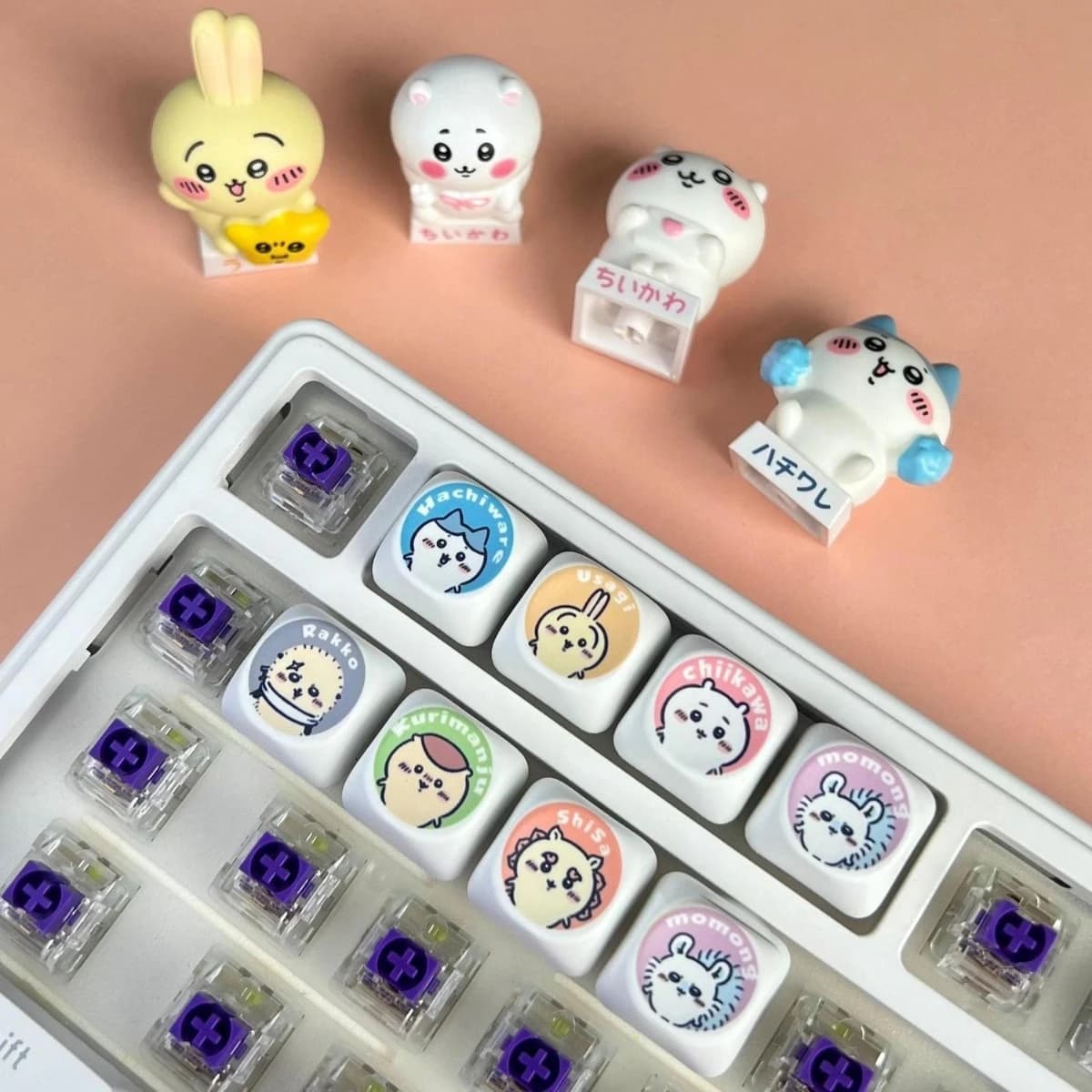 Set di 8 Keycaps PBT Kawaii Chiikawa Usagi con Hachiware, Design 3D a Sublimazione, Cartone Animato Anime Carino per Tastiera Meccanica