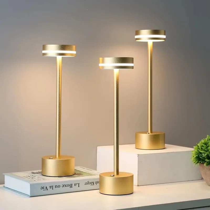 Lampada da Tavolo LED Ricaricabile in Metallo, Stile Industriale, Dimmerabile a Tocco per Camera da Letto, Bar, Ristorante, Soggiorno, Illuminazione d'Atmosfera