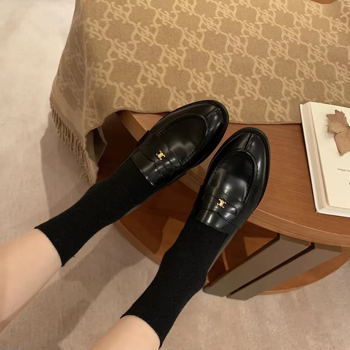 Scarpe Mary Jane in pelle con piccola fibbia dorata Stile britannico Testa tonda Tacco spesso Scarpe basse per pendolari Comoda suola in gomma