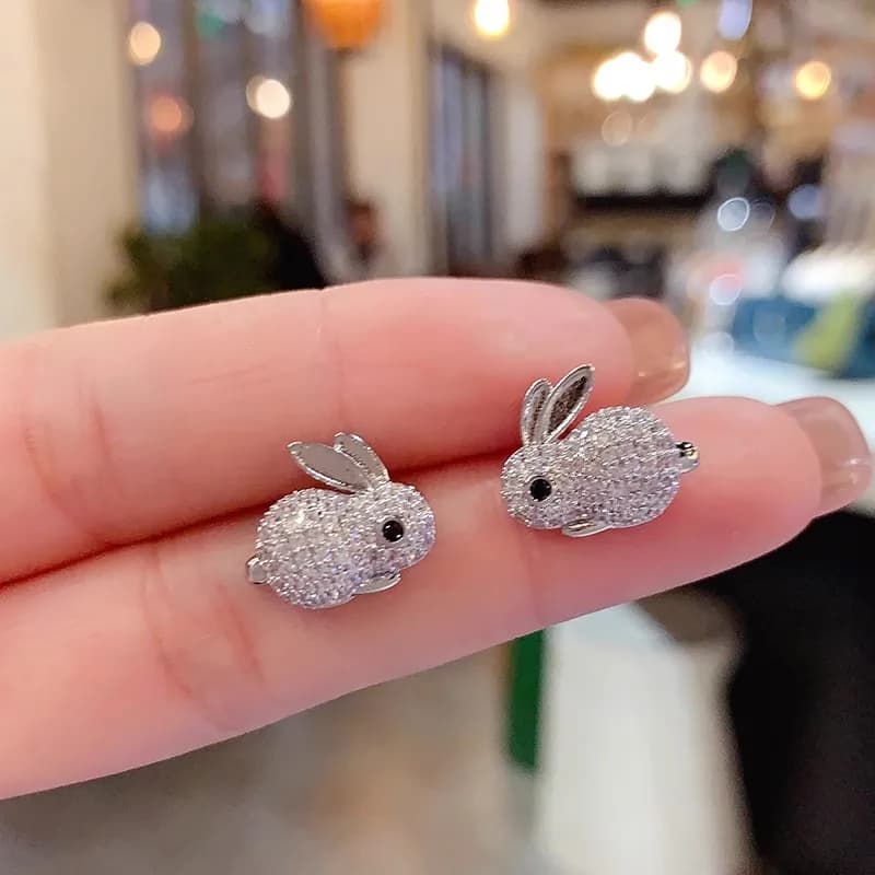 Huitan Cute Rabbit Stud orecchini per ragazze Bling Bling Crystal CZ squisiti orecchini femminili gioielli da indossare ogni giorno