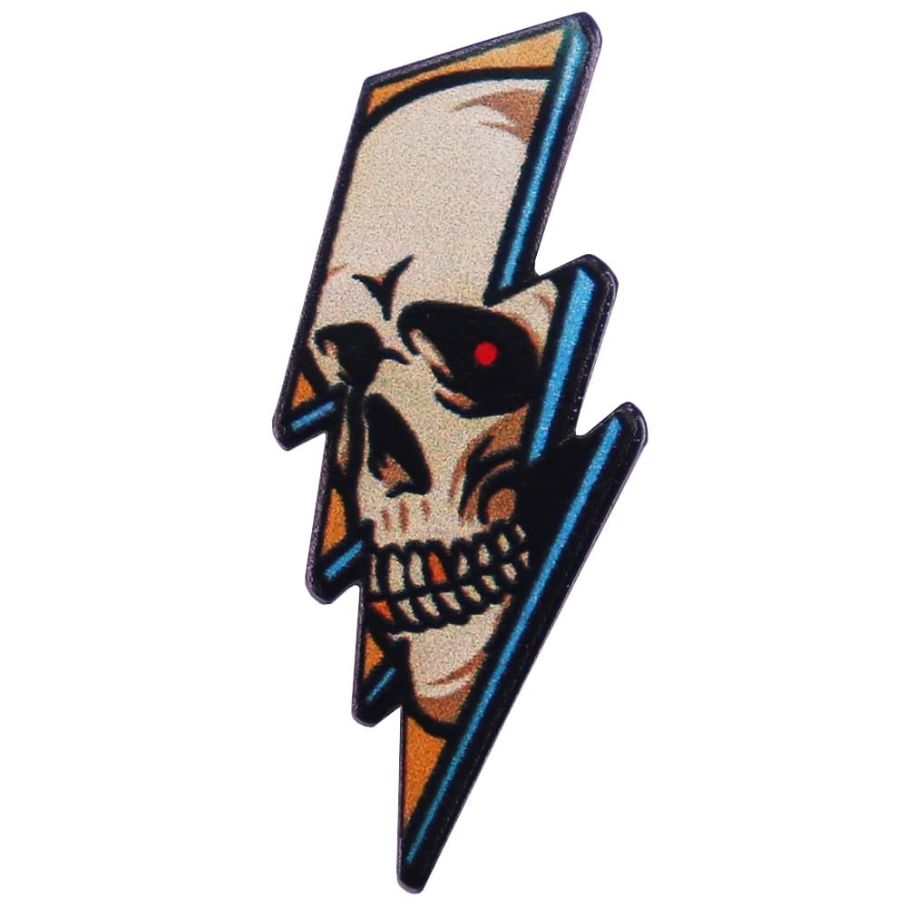 Distintivo con teschio di tuono Spilla smaltata con teschio di fulmini Spilla raccapricciante Accessori punk regalo