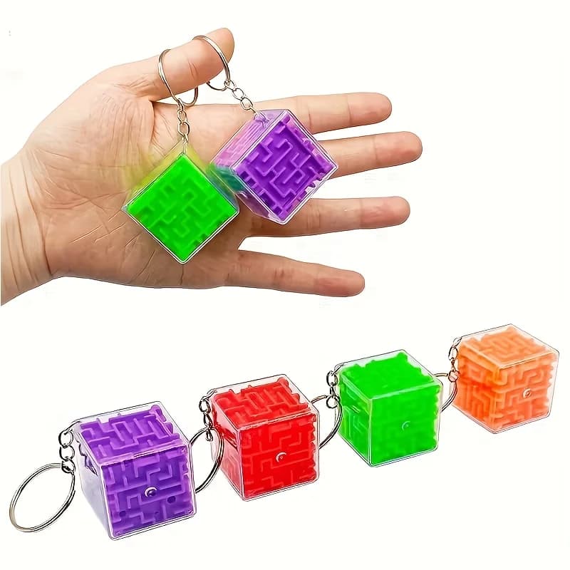 3D Maze Puzzle Keychain Small Gift - Rotating Balance Maze, Fun Party Favor, Battery-Free, Feather-Free, Random Color