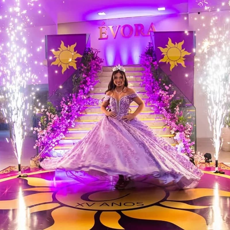 Abito Quinceanera viola lavanda lucido personalizzato Pizzo con paillettes Tull cristallo Coda lunga abiti da 15 Quinceanera