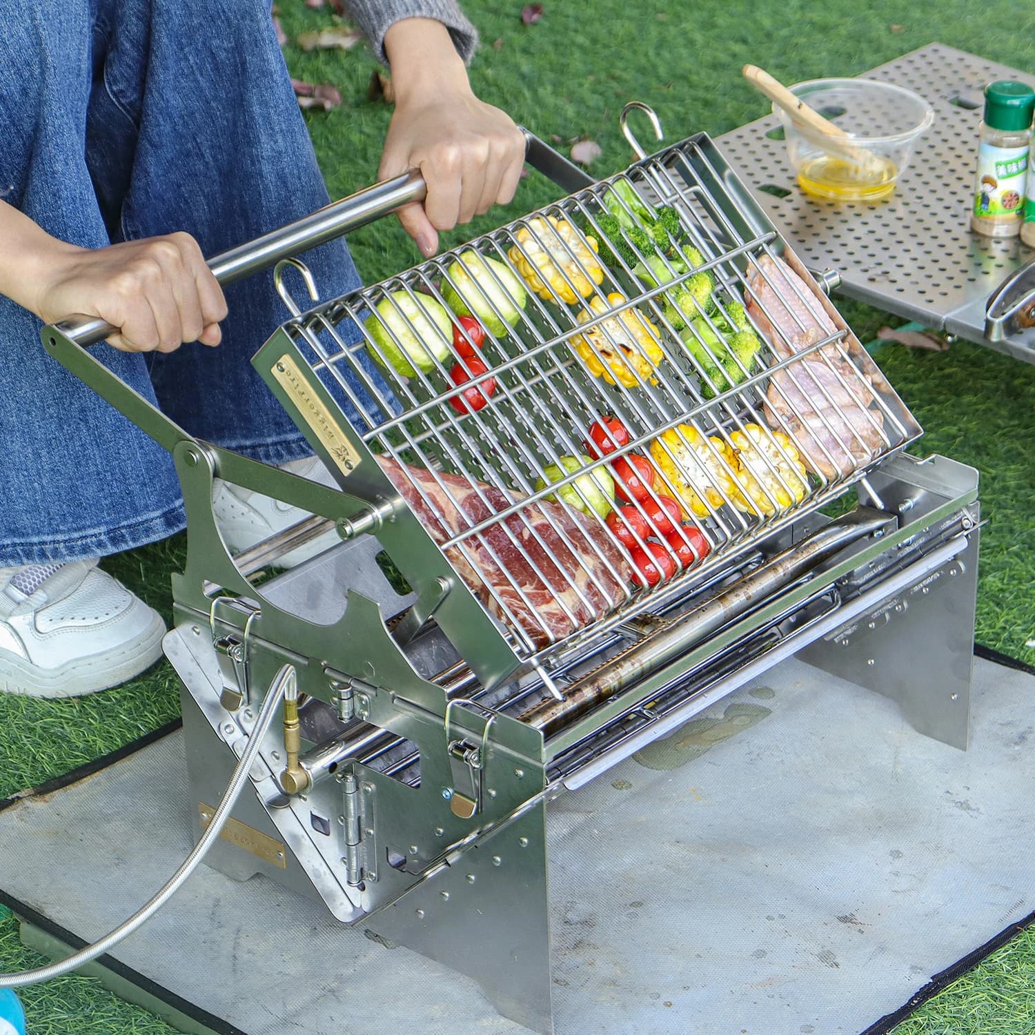 360 ° Griglia da campeggio girevole, fornello a doppio combustibile (carbone e gas) per cucinare all'aperto e barbecue (con tubo flessibile), con borsa per il trasporto.
