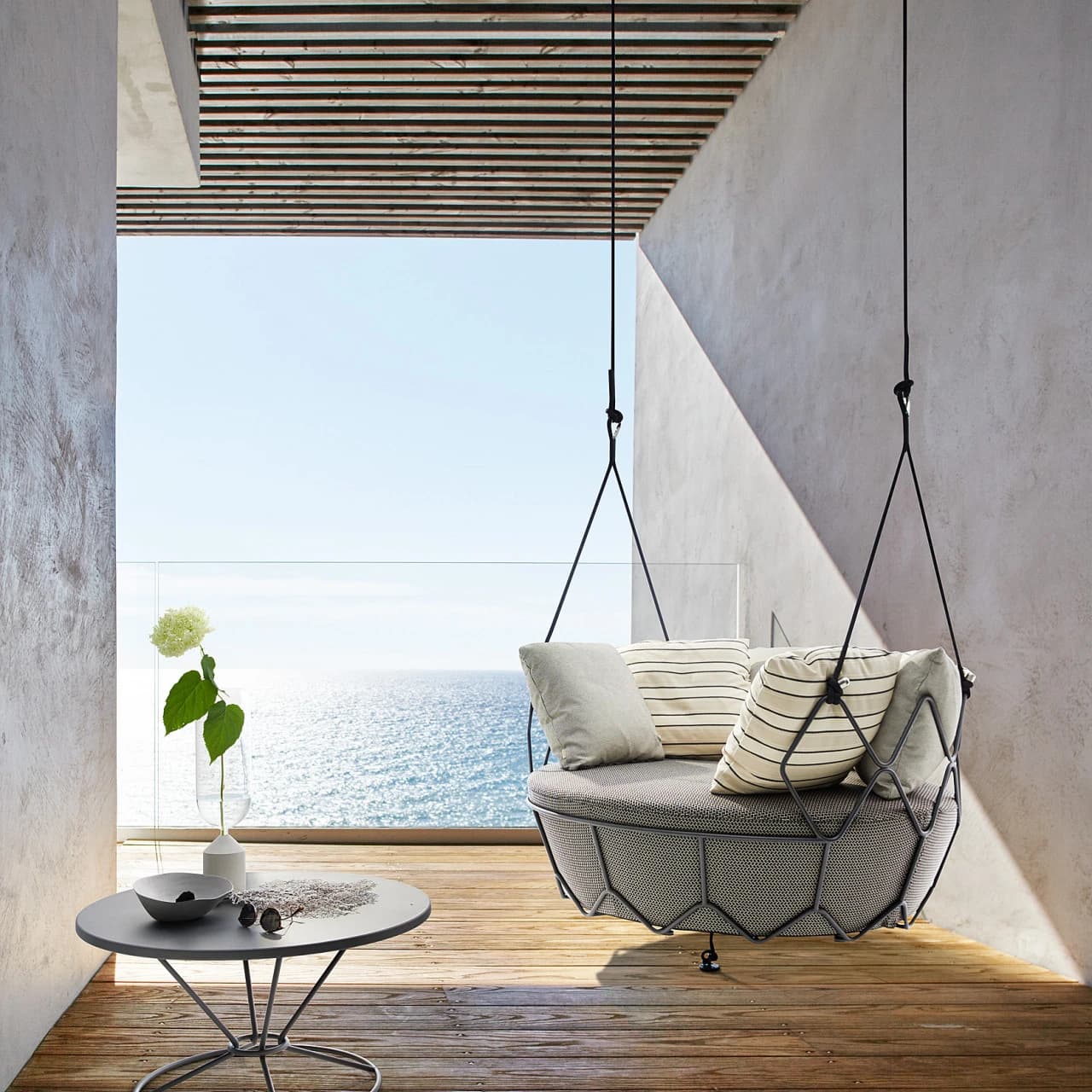 Sedia a Dondolo Sospesa da Giardino con Cuscino Blu Reale dal Design Moderno con Supporto, Arredamento da Esterno