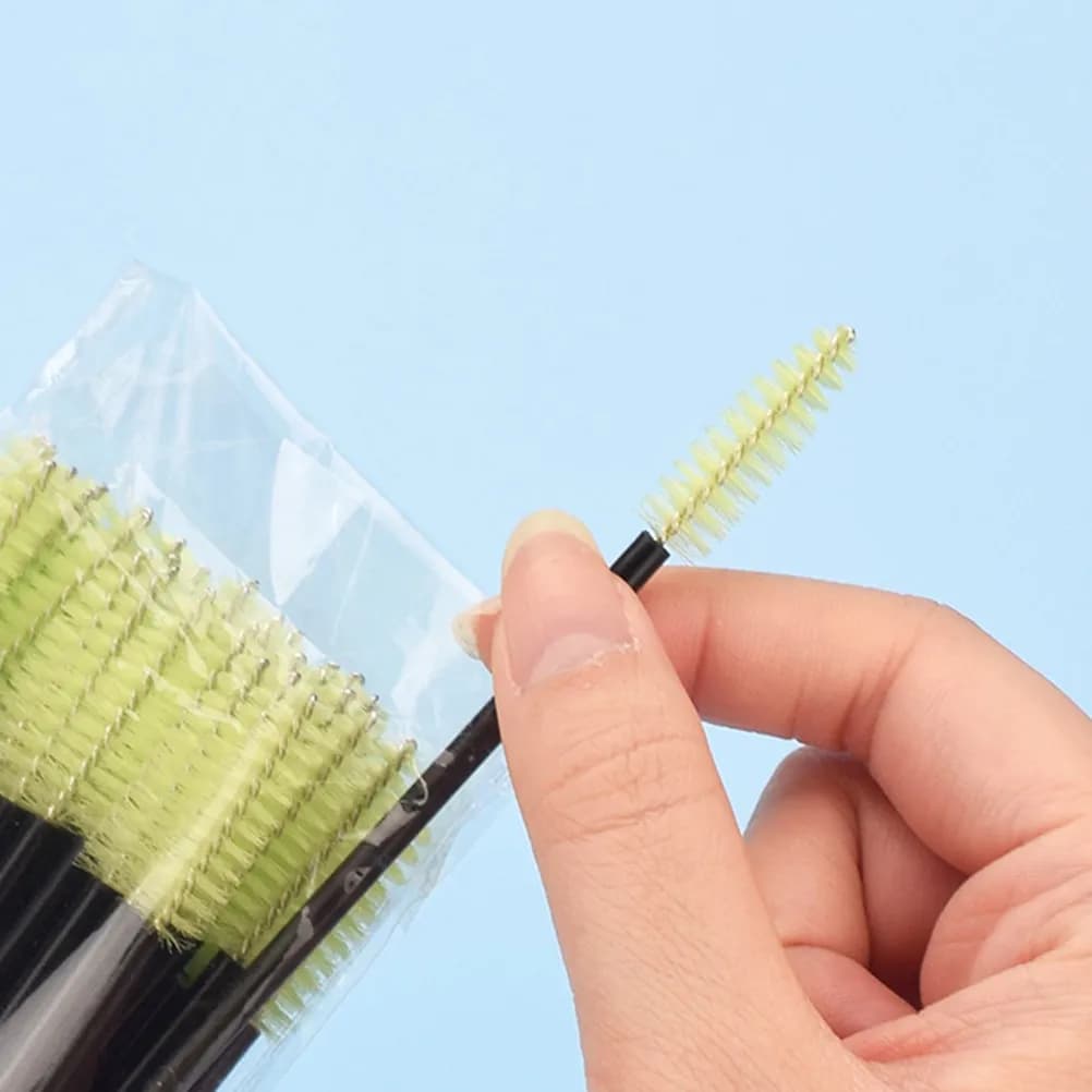 50 Pieces Disposable Brushes for Eyelashes and Eyebrows, Applicators for Natural Eyelashes and Modeling Eyebrows, Ideal for Travel, Salon, Make up, Gift, Leather Care