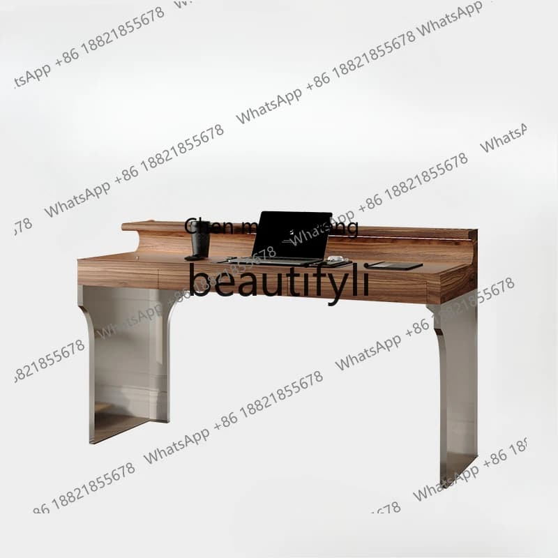 Scrivania minimalista italiana in pelle e legno massello con lampada, studio moderno e semplice per riporre oggetti da scrivania per computer