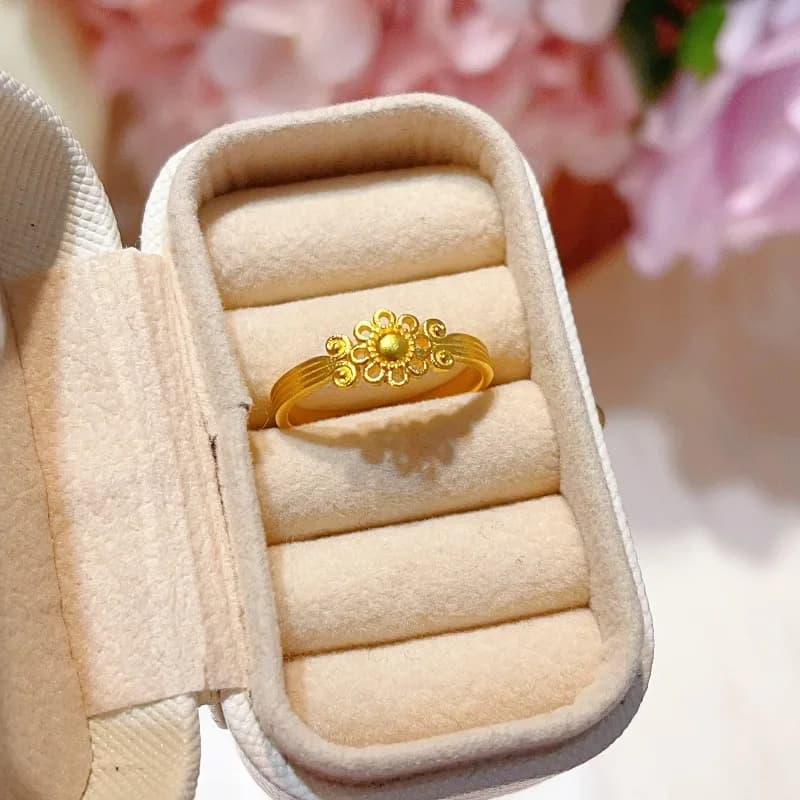 Light luxury court style group flower cluster ring New Chinese versatile gentle fashion antique ring Women's opening adjustable