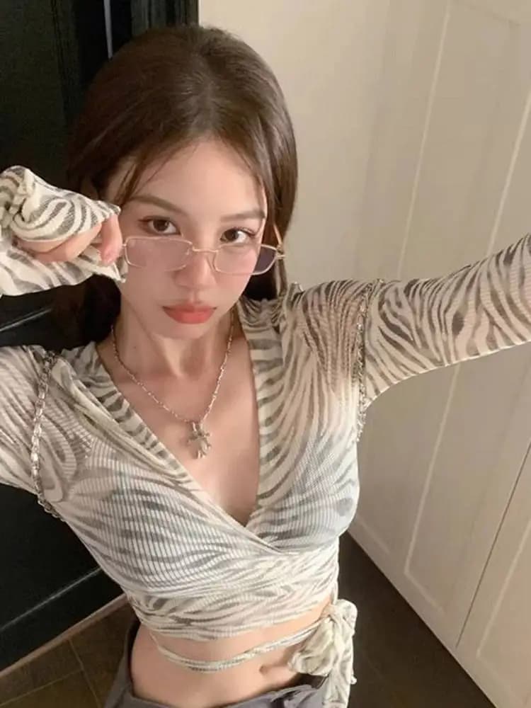 American Style Unique Long Sleeve Air Conditioner Shirt Women Summer 2025 New Tight Belt Deep V Neck Super Show Body Top