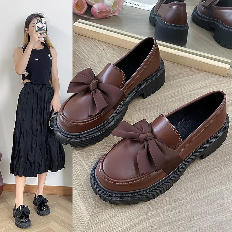 Mocassini con fiocco Scarpe da donna 2026 Primavera e autunno Nuova suola spessa Tacco medio Pigro Stile britannico Retro Piccole scarpe in pelle