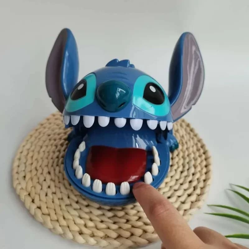 Nuovo 15 centimetri Stich Morso Dito Figure Punto Dentista Spingere Denti Divertente Modello di Gioco Giocattoli Regali Di Compleanno per I Bambini Studente Giocattolo Regali