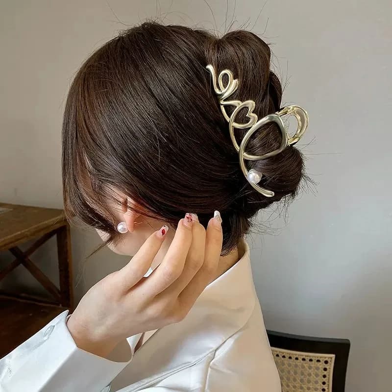 New Fashion Metal Love Star Claw Clip elegante Hollow Hair Clips Crab Barrettes Hairgrip forcine per le donne accessori per capelli regalo