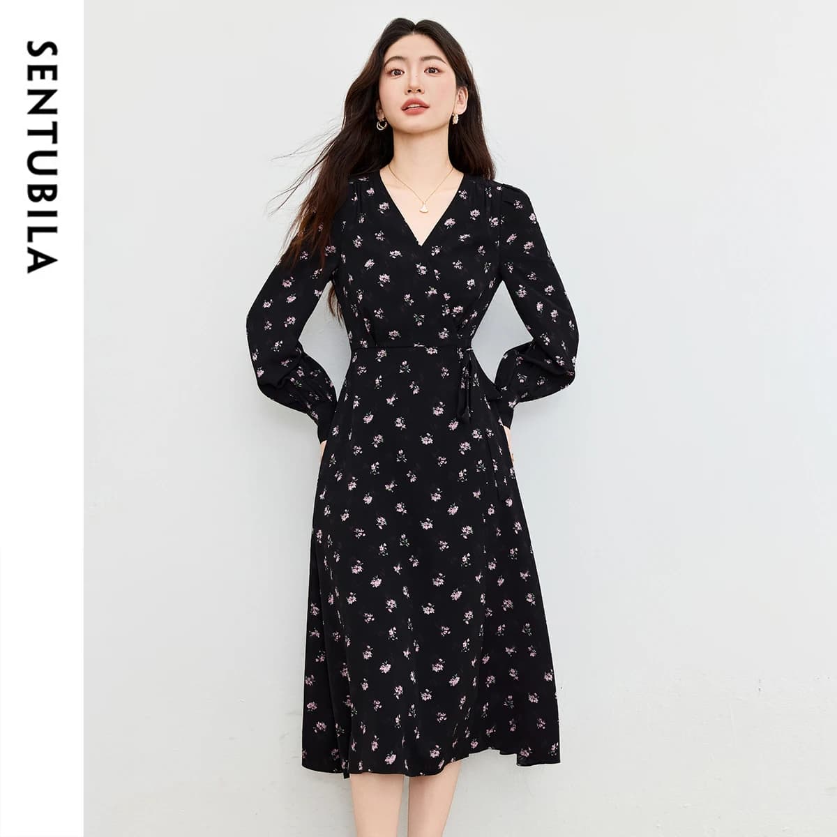 SENTUBILA Abito Floreale Nero 2026 da Donna con Maniche a Sbuffo, Vestito Midi Autunnale Nuovo con Scollo a V, Elegante e Slim, Abbigliamento Lungo per Vacanze 153LO3121