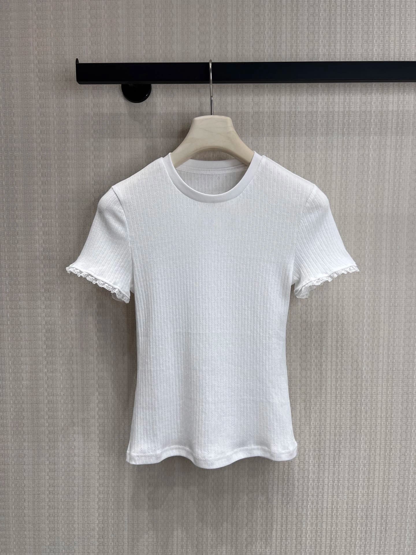 Top in Maglia Bianco Slim Fit con Bordo in Pizzo, Inserti Elastici, Collo Tondo, Manica Corta, Stile Casual da Donna