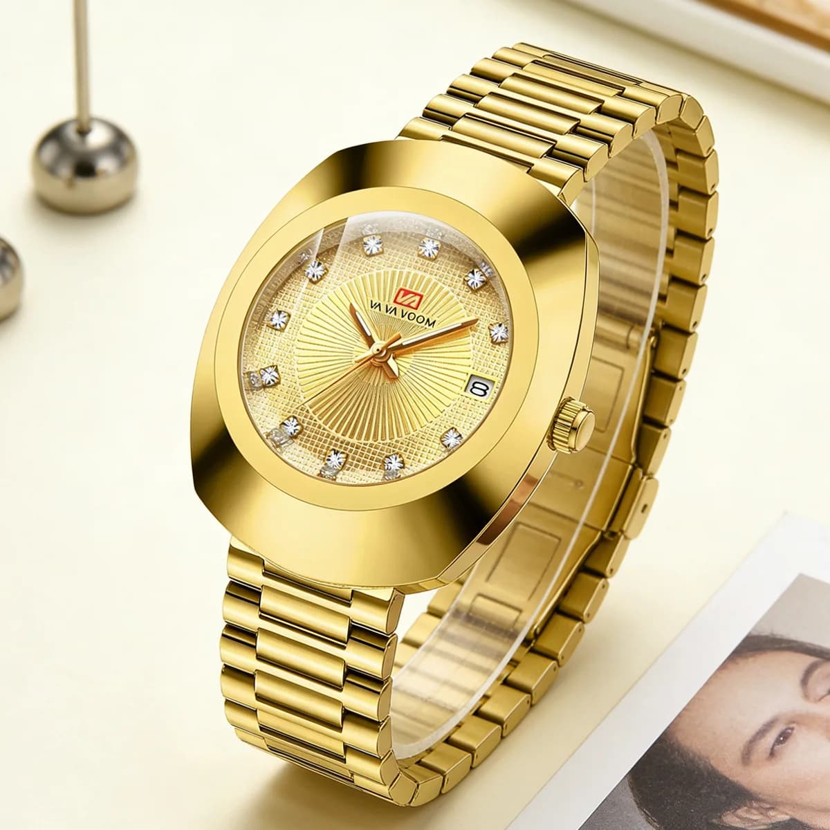 Orologio da Uomo di Lusso, Cassa Ovale con Gemme da 40mm, Quadrante con Strass, Movimento al Quarzo in Acciaio Inossidabile, Orologio Elegante da Uomo