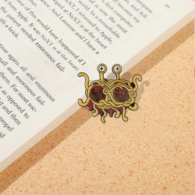 Spilla smaltata Pastafarianism Spaghetti volanti Spilla con stemma del mostro Icone FSM Borsa per camicia jeans denim Spilla divertente Regalo per gli amici
