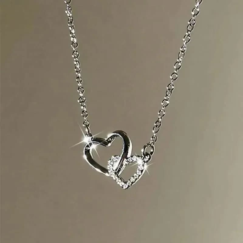 Una nuova collana con ciondolo a forma di cuore, alla moda e semplice, per donna, collana con catena raffinata, gioiello da indossare tutti i giorni.