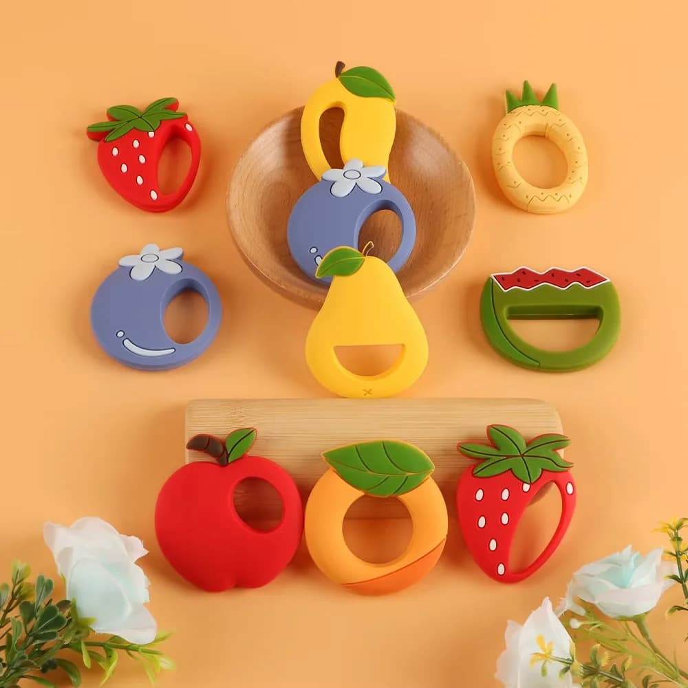 1 Pezzo Giocattolo Sonaglio e Massaggiagengive in Silicone a Forma di Frutta per Neonati, Massaggiagengive in Silicone Alimentare, Giocattolo da Masticare per l'Allenamento del Sonno del Bambino