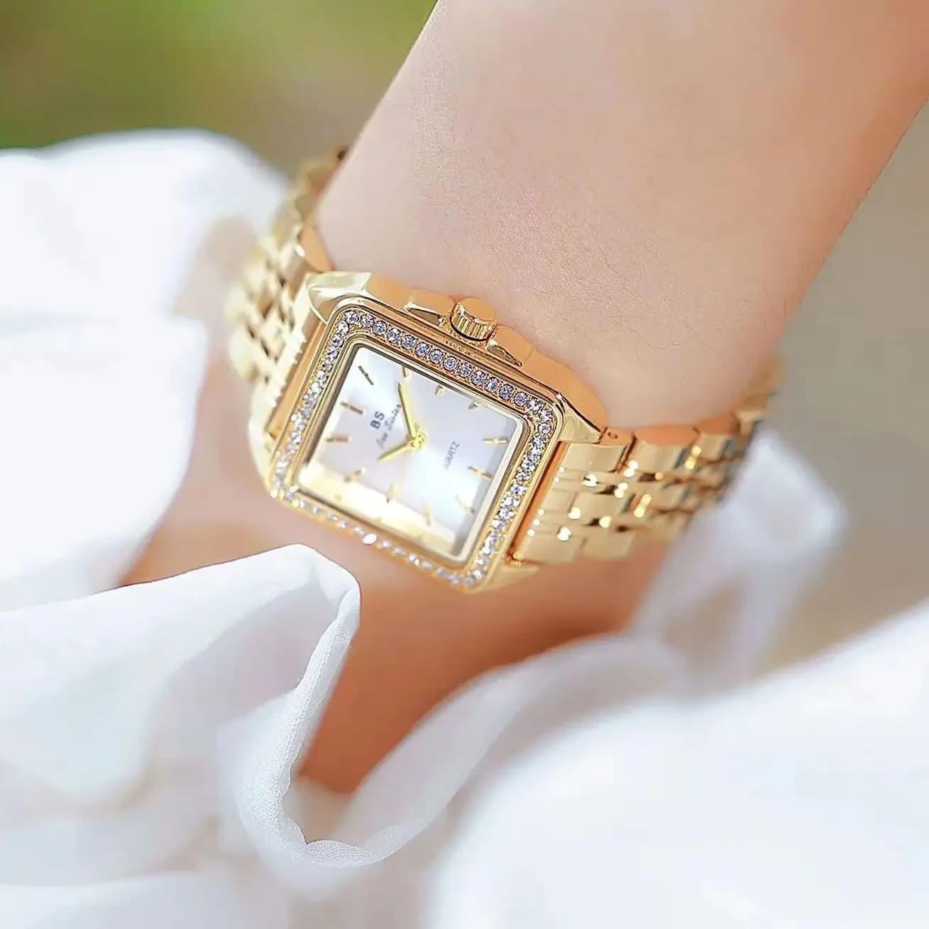 Women's Luxury Lightweight Business Watches Women's Wrist Watch with High-end Golden Stainless Steel Strap Women's Wrist Watch with Square Diamond dial