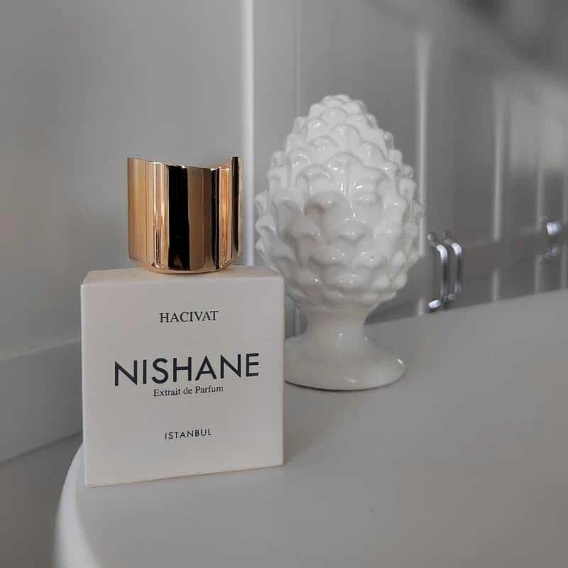 Profumo Fruity Oud 100ml per Uomo e Donna, Fragranza di Uva e Ananas, Lunga Durata, Ambra e Legno di Agar Arabo, Deodorante Spray per il Corpo
