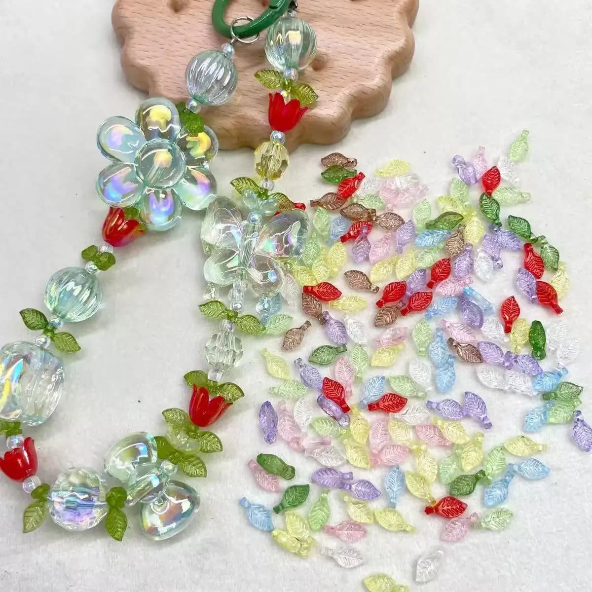 100 pz Mini Acrilico A Forma di Foglia Pendenti e Ciondoli Foglie Colorate Perline Del Distanziatore per Collane FAI DA TE Bracciali Artigianato Pendenti e Ciondoli Creazione di Gioielli