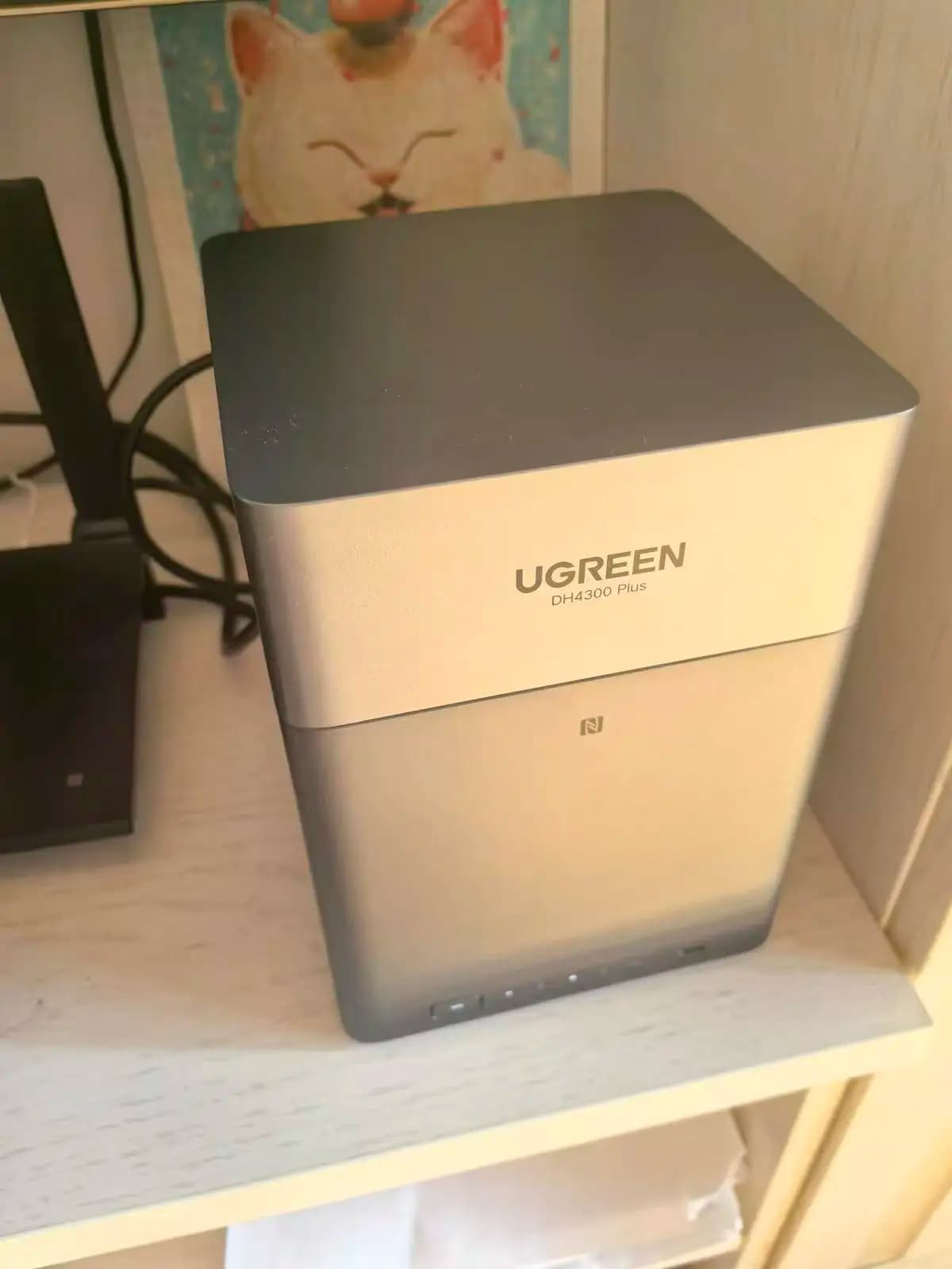 TLF UGREEN DH4300Plus NAS a Quattro Alloggiamenti per Cloud Privato Domestico e Personale, Archiviazione di Rete AI ed Espansione per Telefoni Cellulari