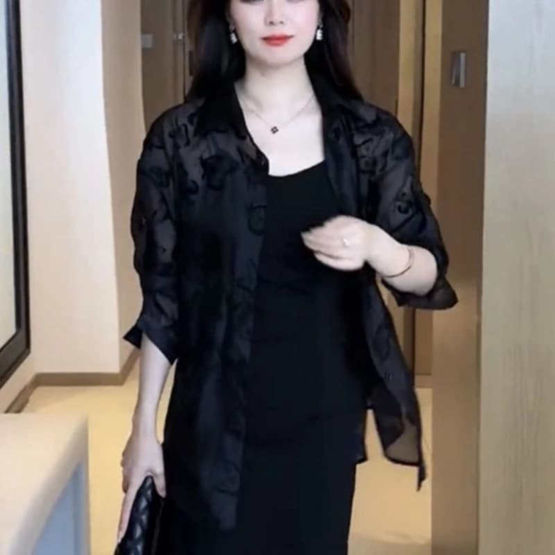 2025 Estate Nuovo stile Temperamento alla moda Design della moda con camicia nera sottile a maniche lunghe sottile stile coreano