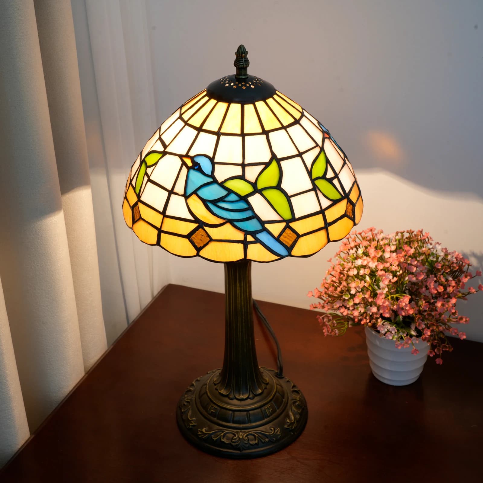Lampada da Tavolo in Vetro Colorato Stile Tiffany, Lampada da Scrivania Uccello Cardinale con Base da 10 Pollici, Ottima per Arredamento Ufficio e Illuminazione Notturna