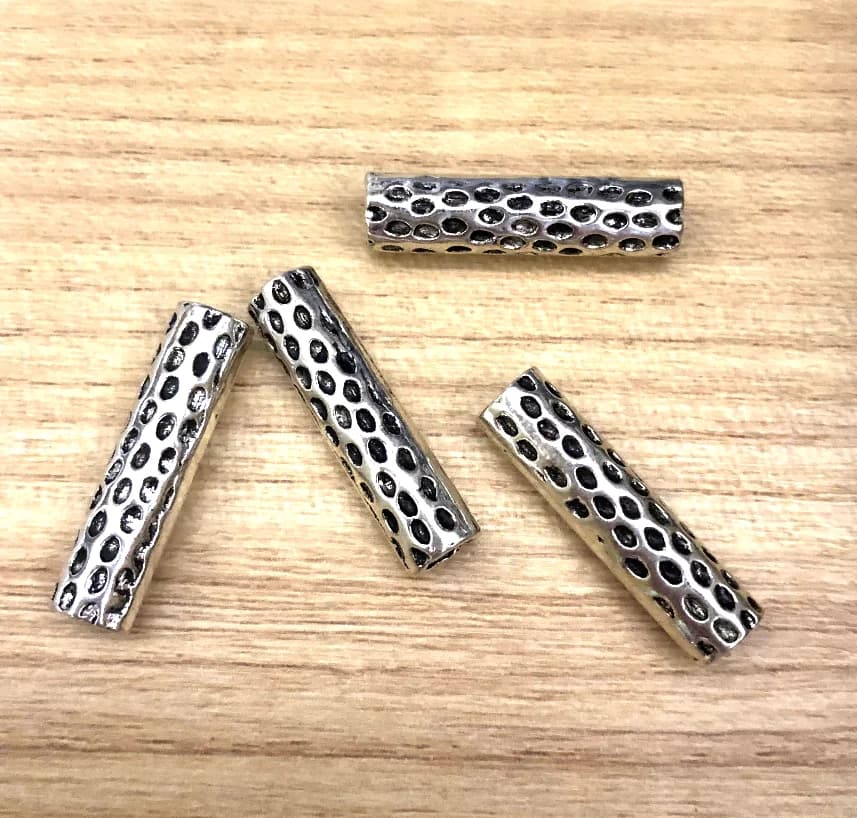10 pezzi 25x6,4x6mm, foro 4,2mm Perline lunghe in lega metallica per lavori manuali HW4069
