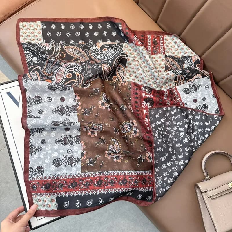 2026 Retro Literary Artistic Double-Sided Heterochrome Printed Velvet Square Scarf Cashew Nut Silk High-End Sunscreen Travel