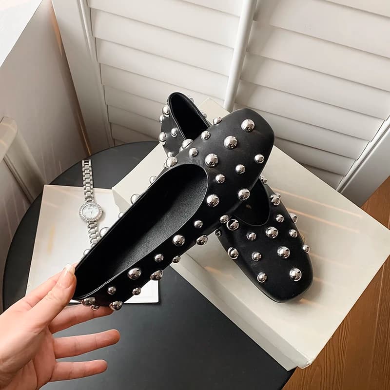 Scarpe basse da donna con borchie e punta quadrata in vera pelle, suola morbida, stile balletto Mary Jane