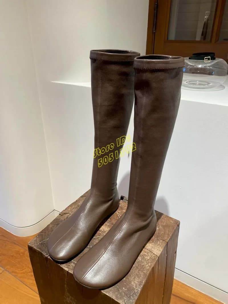 Slim elasticized toe boots, new autumn winter style, riding boots with flat sole, slip-on, in brown and black matt leather, on the knee, solid color