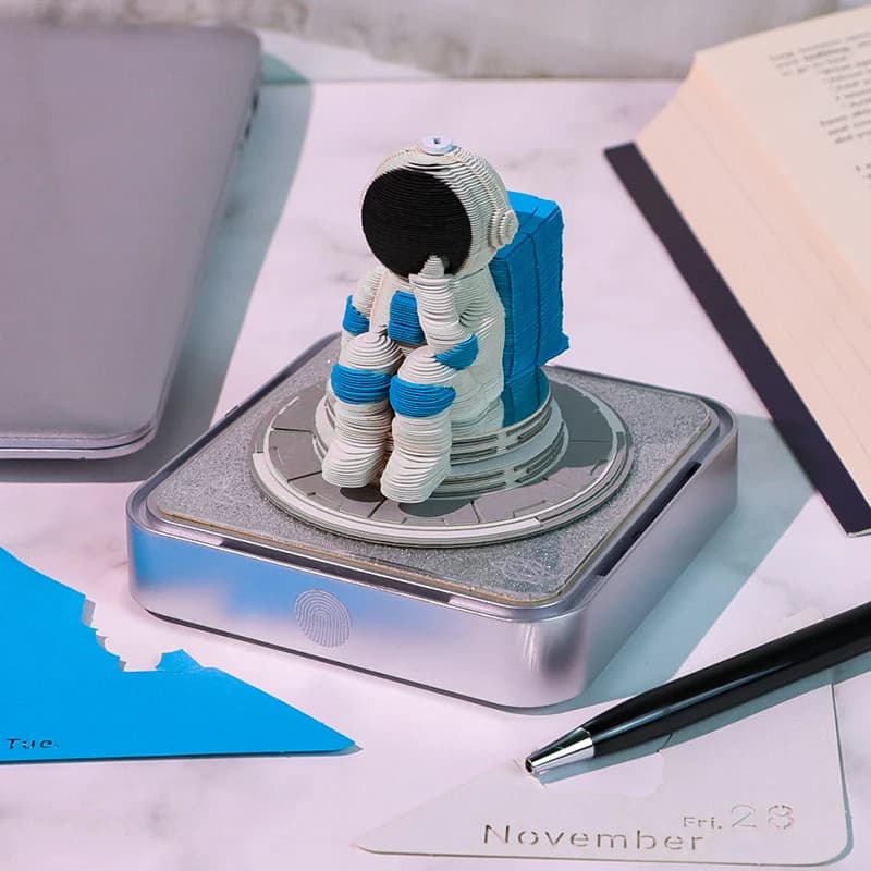 Calendario da Tavolo Creativo Omoshiroi Block 2026, Blocco Note Adesivo 3D Astronauta, Accessori per Cancelleria da Scrivania, Piccoli Regali Originali