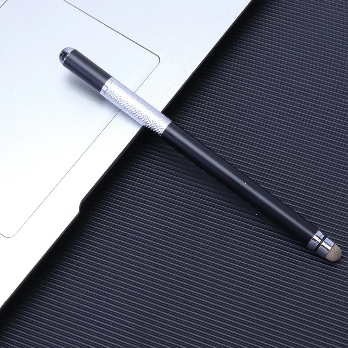 Penna Stilo Capacitiva Universale Nera in Metallo per Telefoni e Tablet, Leggera, per Scrittura, Disegno e Giochi