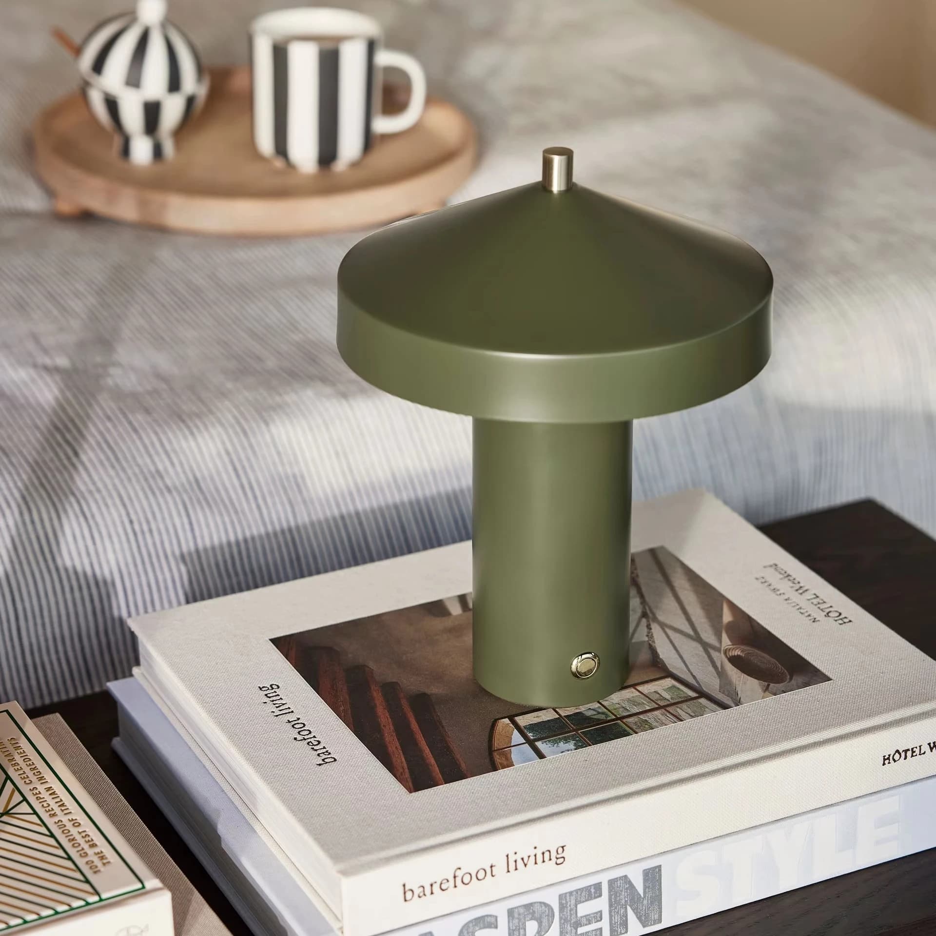 Lampada da Comodino per Camera da Letto, Creativa Scandinava, da Scrivania per Soggiorno, Semplice Luce Decorativa a Forma di Fungo Stile Macaron