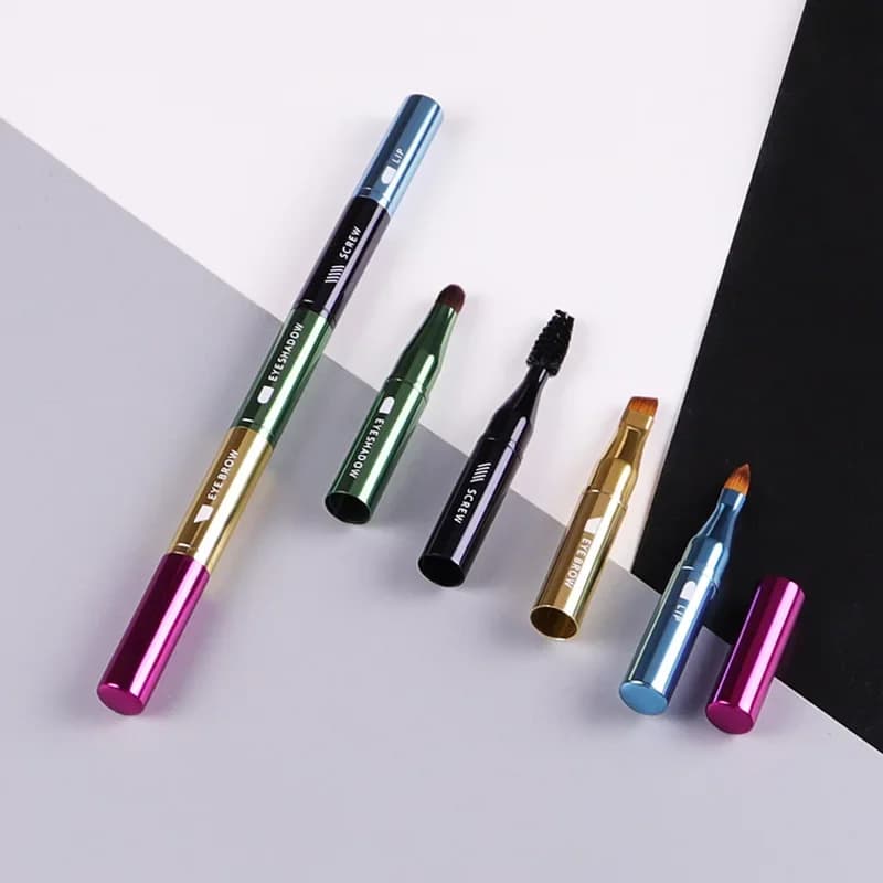 Pennello per occhi labbra da viaggio retrattile portatile 4 in 1 Pennello per trucco professionale Mini pennello per ombretto per capelli morbidi Accessori per il trucco 1pz