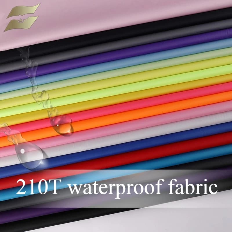 Tessuto impermeabile 210T tinta unita al metro per vestiti per tende da doccia cucito esterno sottile PVC poliestere impermeabile panno morbido setoso
