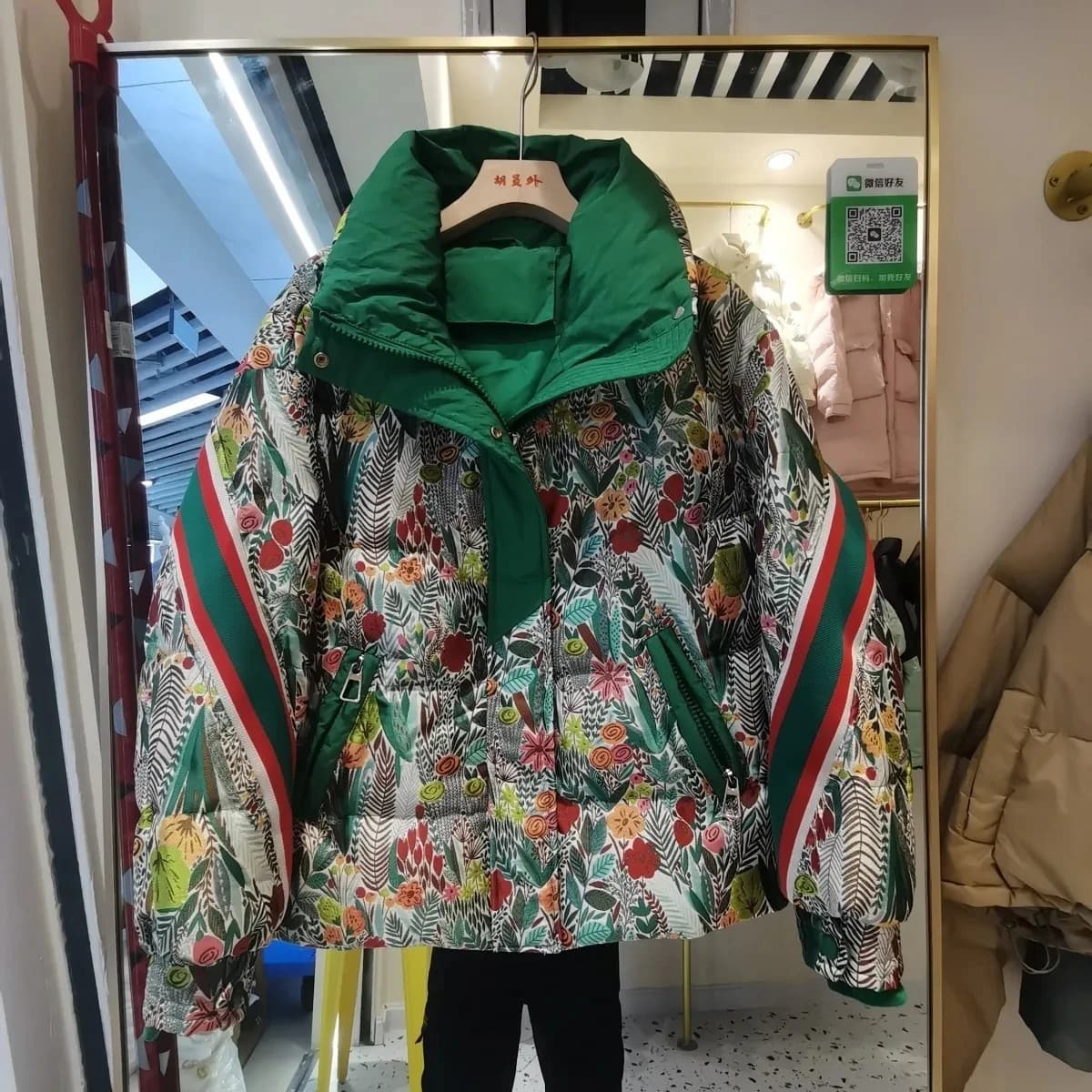 Piumino Corto da Donna di Alta Gamma con Stampa a Colori, Moda Europea Invernale 2026, Spesso Piumino d'Oca Bianco
