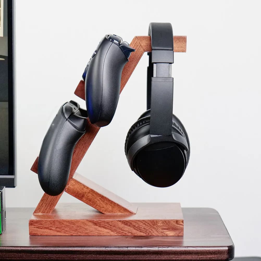 Support for gaming controllers with headphone and organizer for display and organization of controller on desk or wall