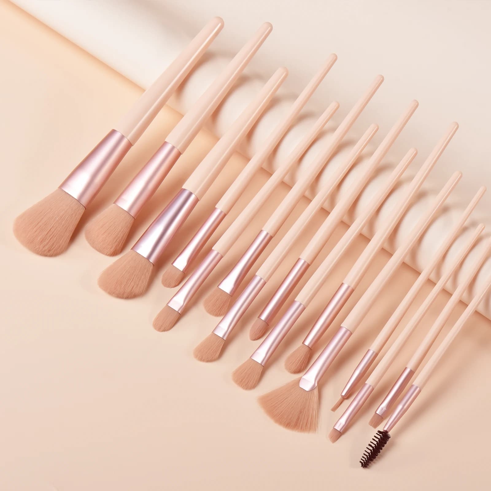 Set of 10/15 pink makeup brushes, including foundation brushes, contouring, eye shadow, eyeliner, eyebrows and other makeup tools