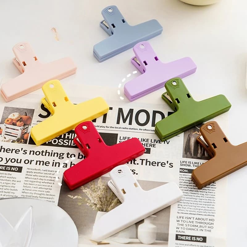 1-5 pezzi di clip colorate che possono essere utilizzati per appendere clip magnetiche interne per riporre file da ufficio e clip per foglietti adesivi
