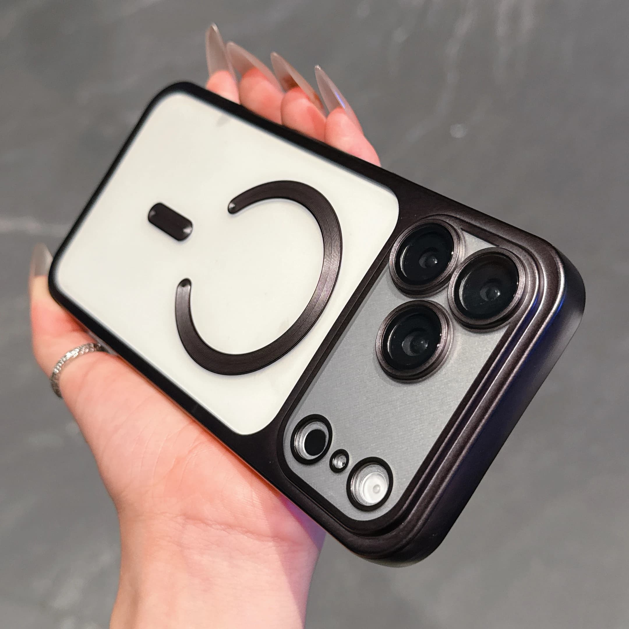 Nuova Cover Antiurto Opaca con Placcatura per iPhone 17 Pro Max 16 15 14 Pro Max Air Compatibile con MagSafe, Pellicola Protettiva per Lente e Retro Traslucido