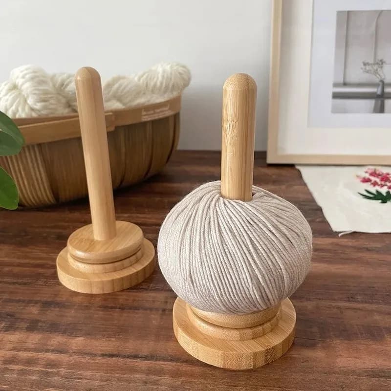Porta Gomitoli di Filato in Legno, Dispenser Verticale Rotante, Portarotoli di Carta, Supporto per Uncinetto e Tessitura